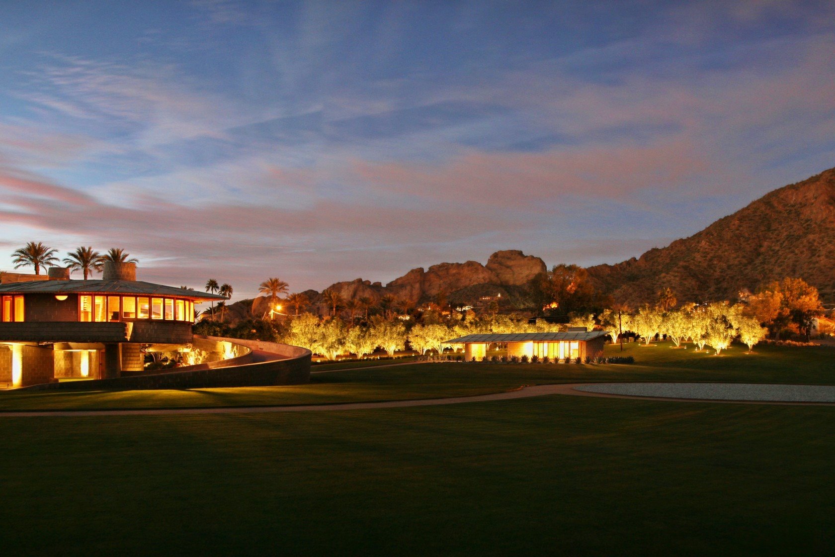 Vista nocturna Casa del hijo de Frank Lloyd Wright en Espiral