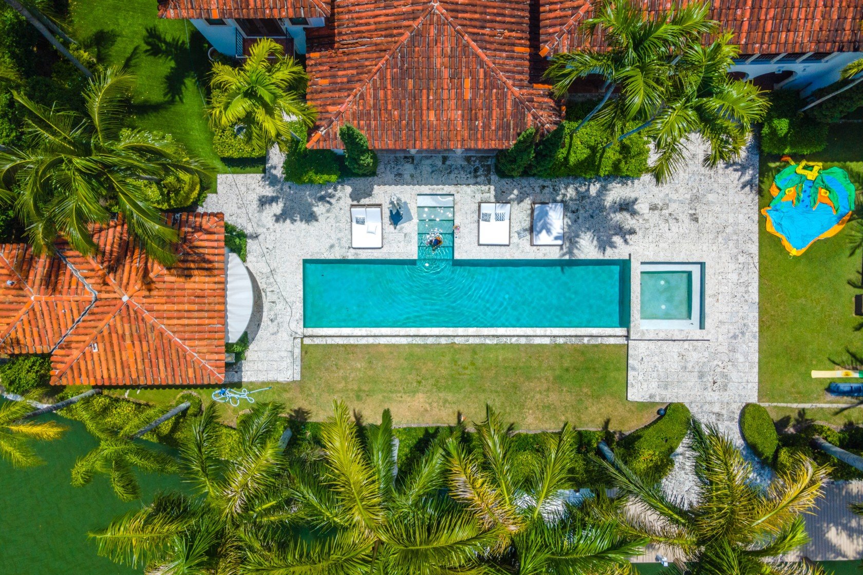 mansion Cher Miami beach piscina palmeras