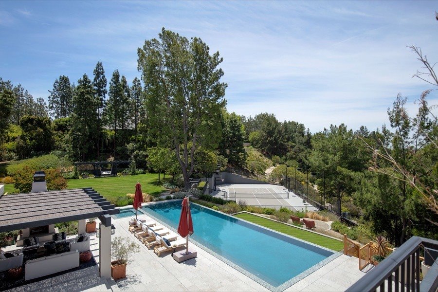 Piscina y cancha tenis casa Justin Bieber y Hailey Baldwin