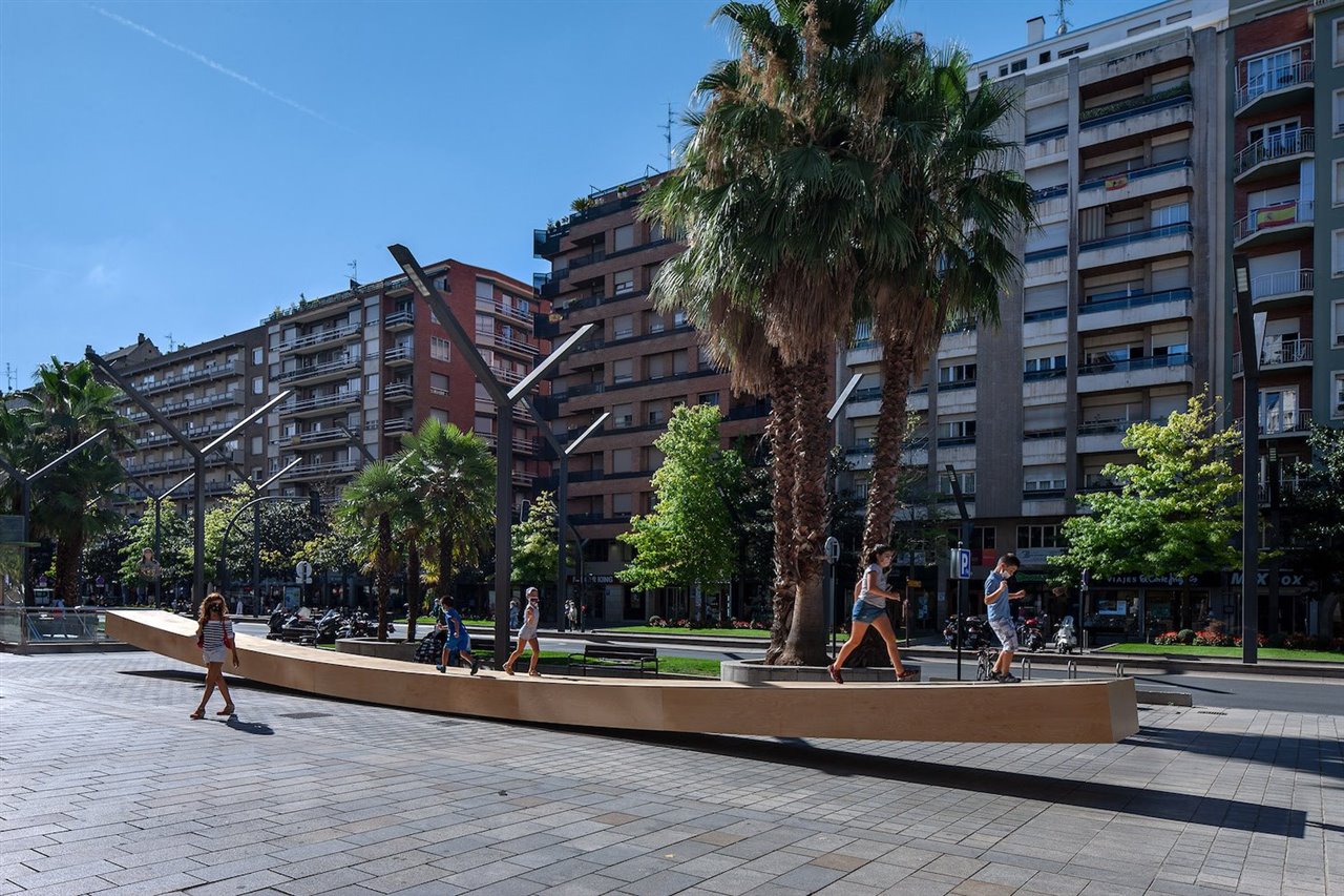 "Queremos replantear el uso de la ciudad, sus espacios y los diferentes elementos que la componen, y mediante pequeñas intervenciones como Banquín, mejorar lo existente", declaran desde el estudio Mecanismo. 