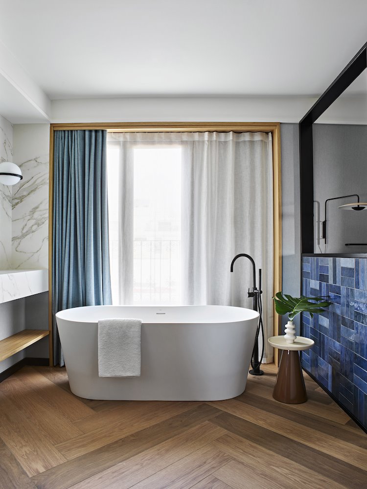 Bañera del hotel vividora en Barcelona