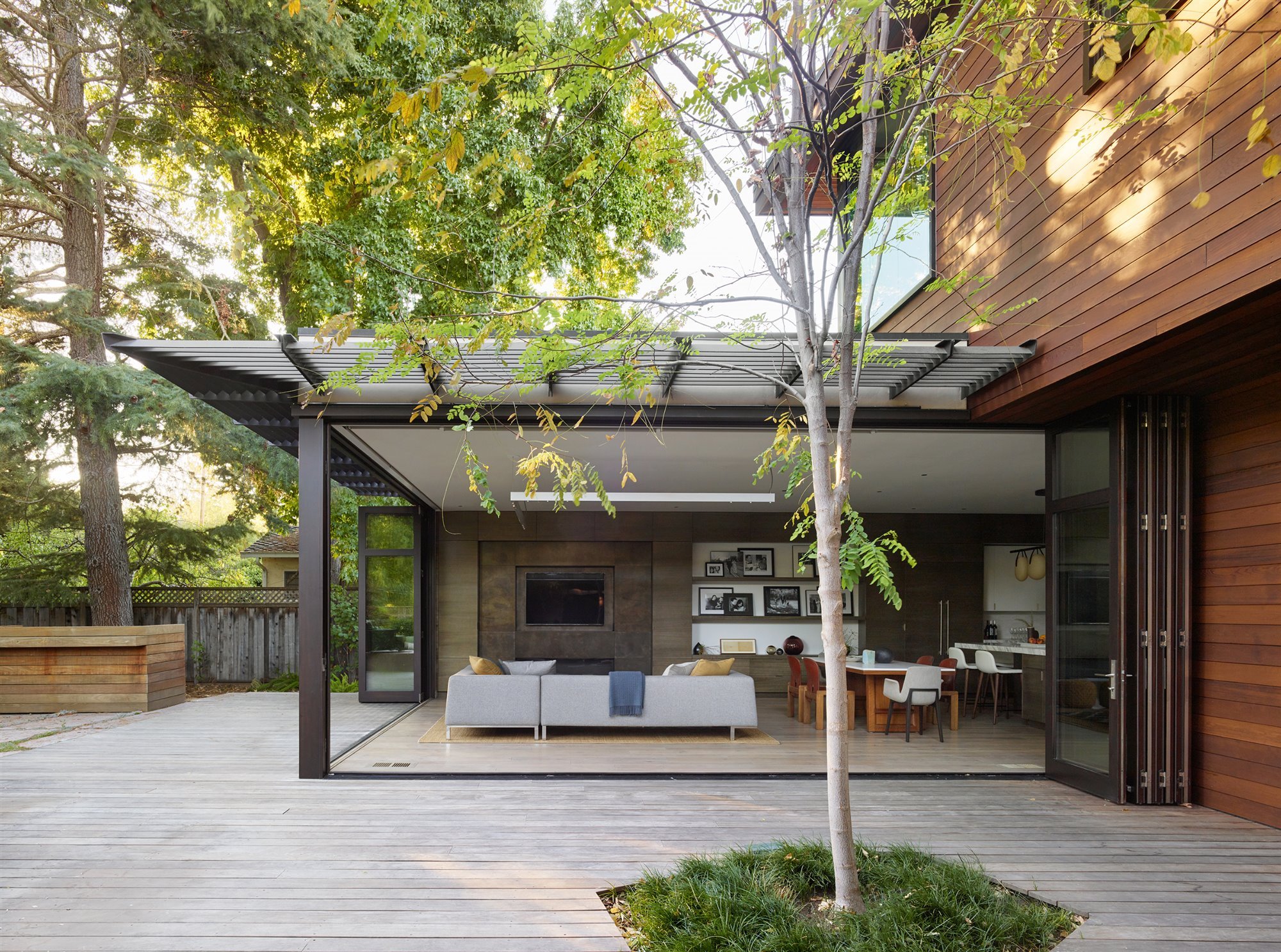 Salon abierto con porche exterior