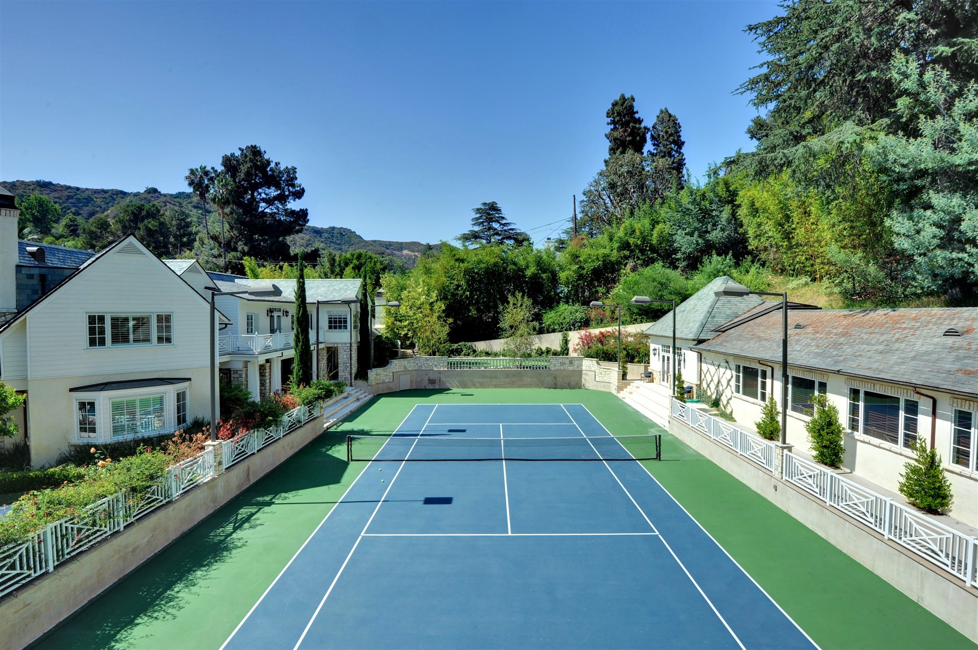 Cancha de tenis privada de la casa de Madonna en cuarentena