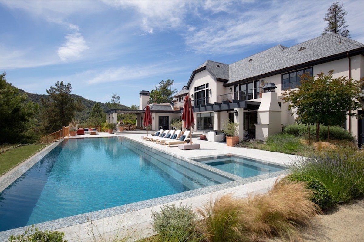 piscina-casa-justin-bieber-y-hailey-baldwin 13cf0e64 1200x800