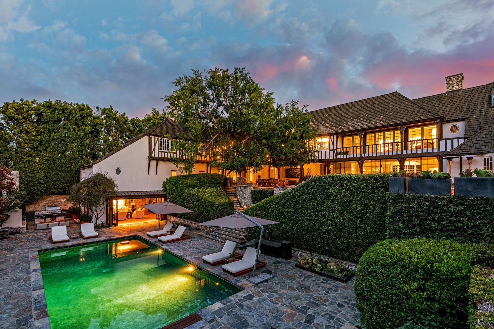 porche-con-piscina-casa-brad-pitt-y-jennifer-aniston 4f012589 1680x1120
