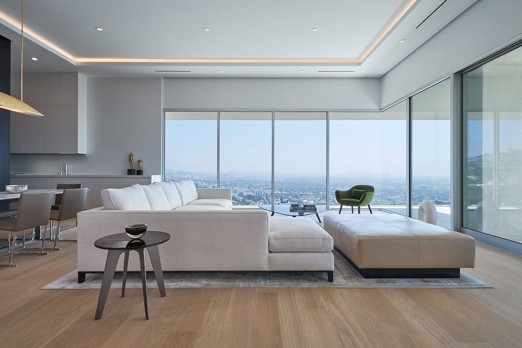 salon-de-un-apartamento-en-las-sierra-tower 90eb2fc2 1800x1201