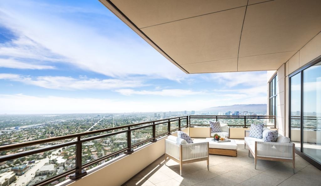 terraza-del-atico-en-los-angeles-del-actor-matthew-perry-de-friends e977545f 1024x595
