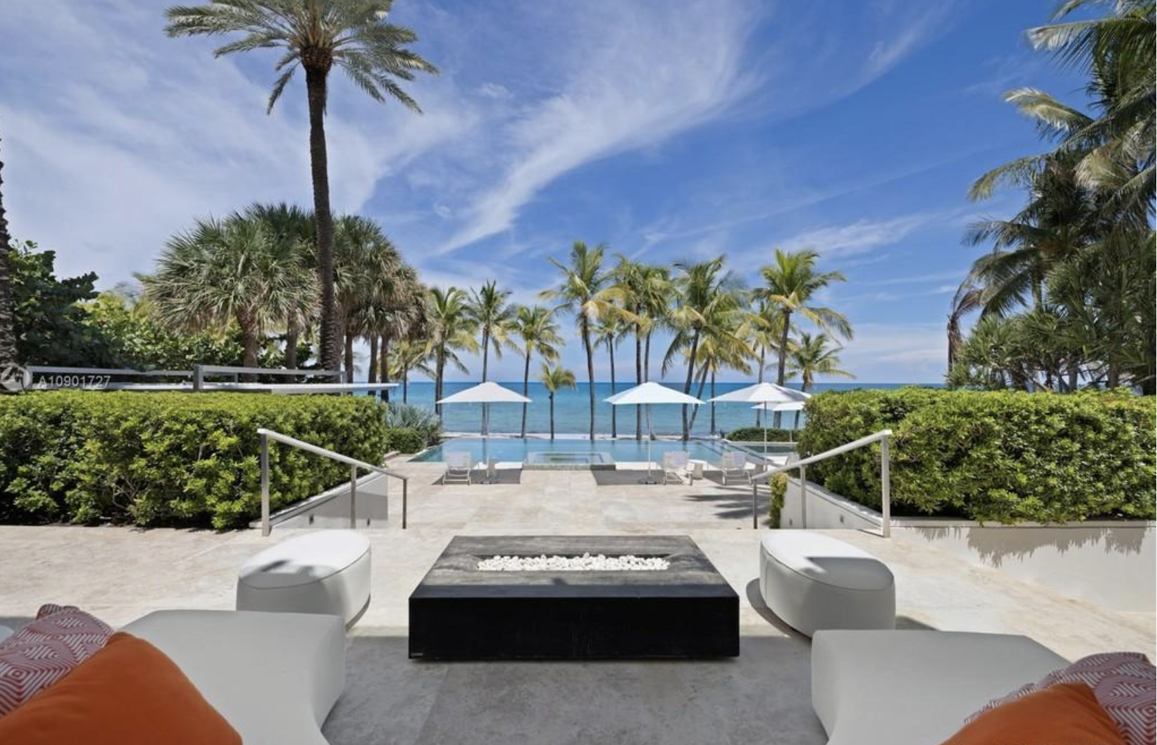 Casa Tommy Hilfiger acceso playa privada y piscina infinty