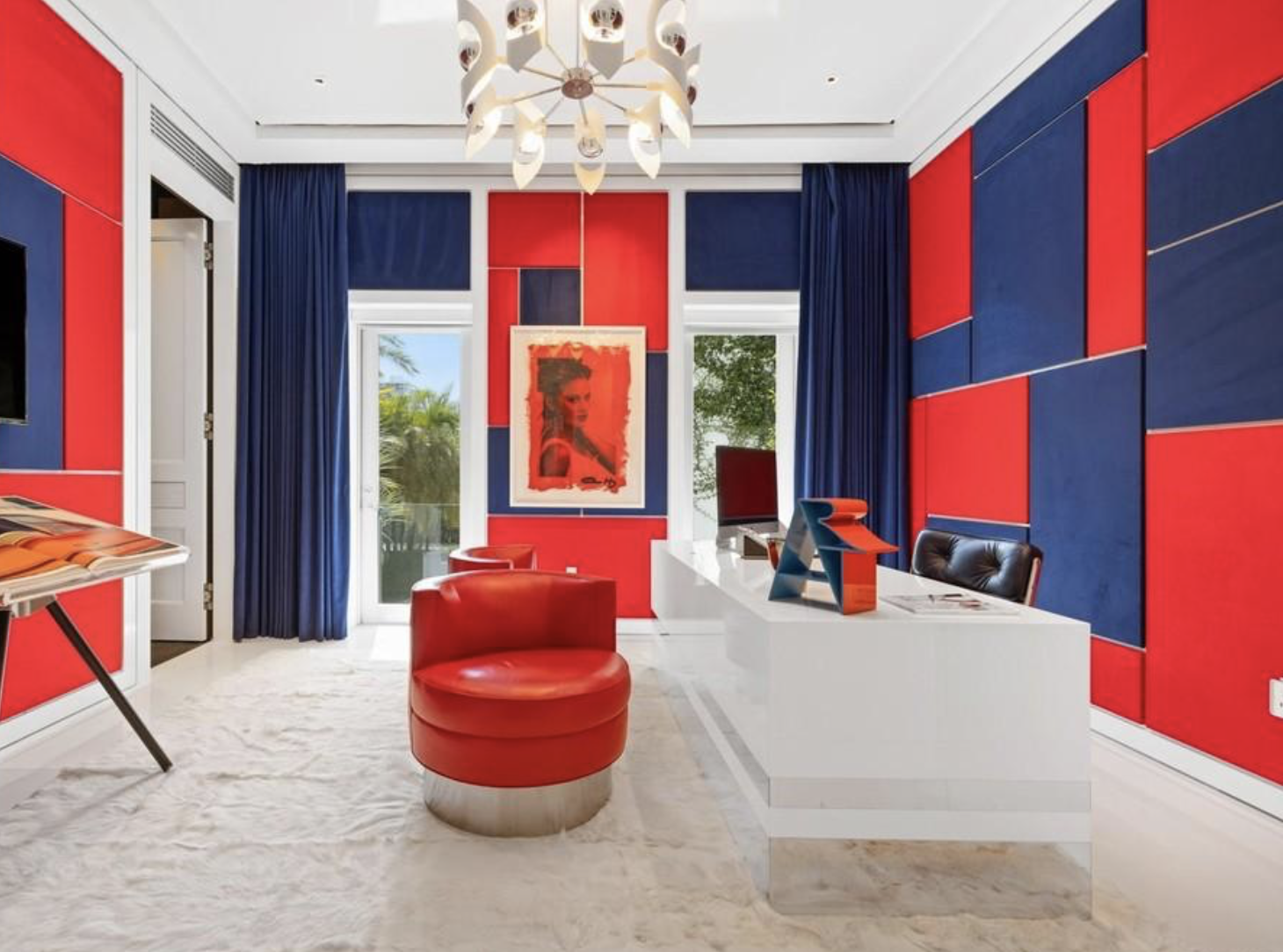 Casa Tommy Hilfiger despacho en color rojo y azul