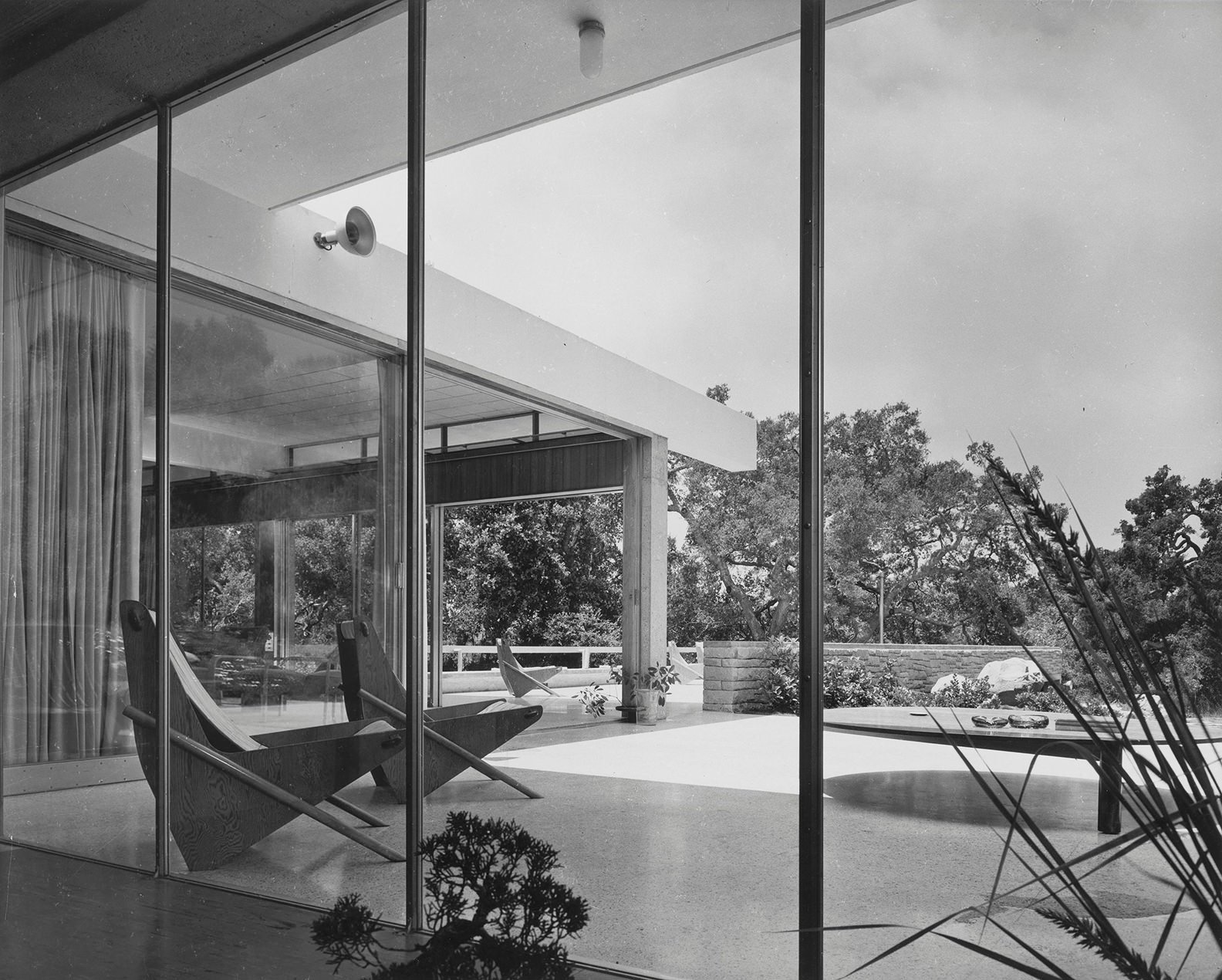 Comedor exterior Casa en Montecido california diseñada por Richard Neutra