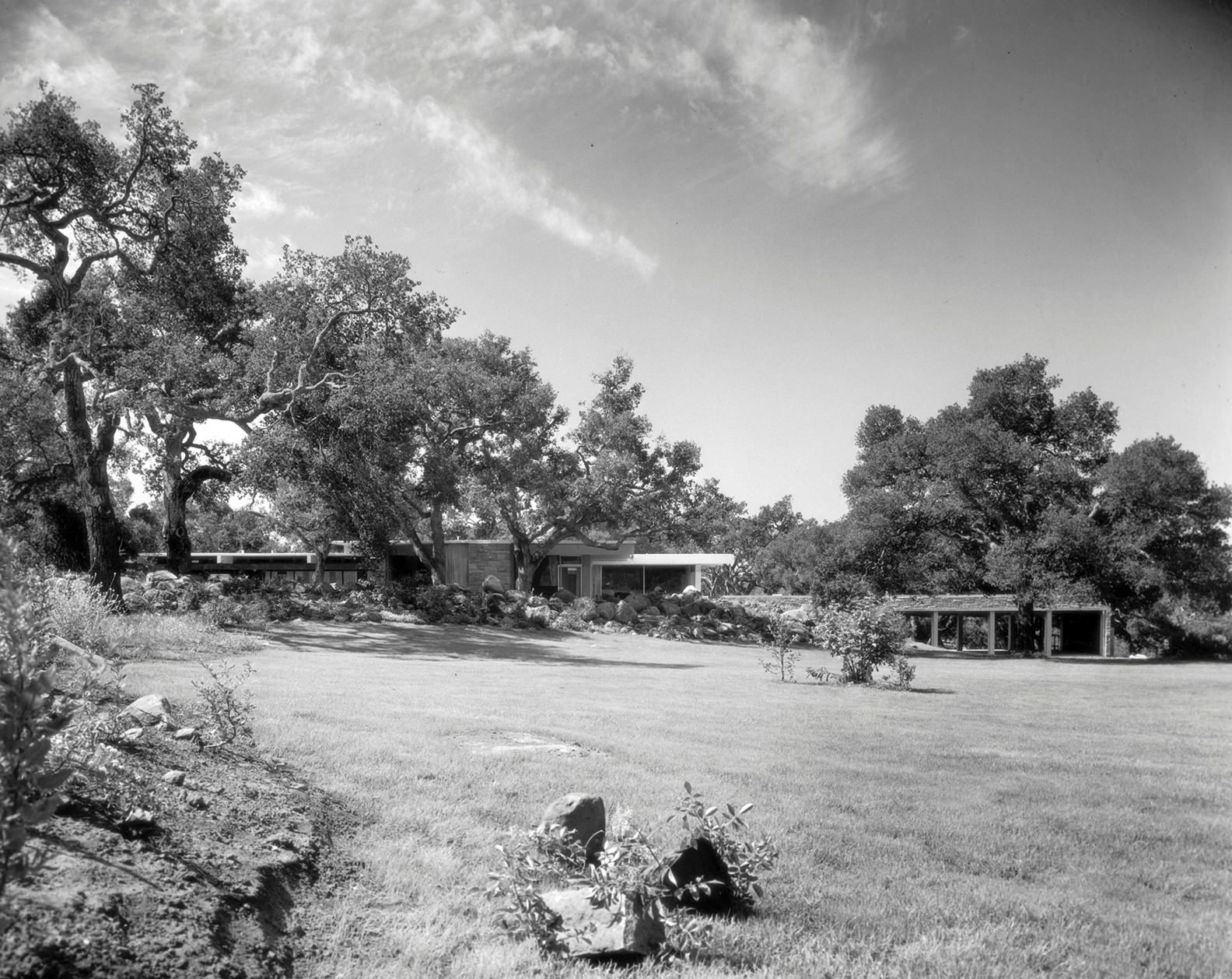 Fachada y jardines Casa en Montecido california diseñada por Richard Neutra
