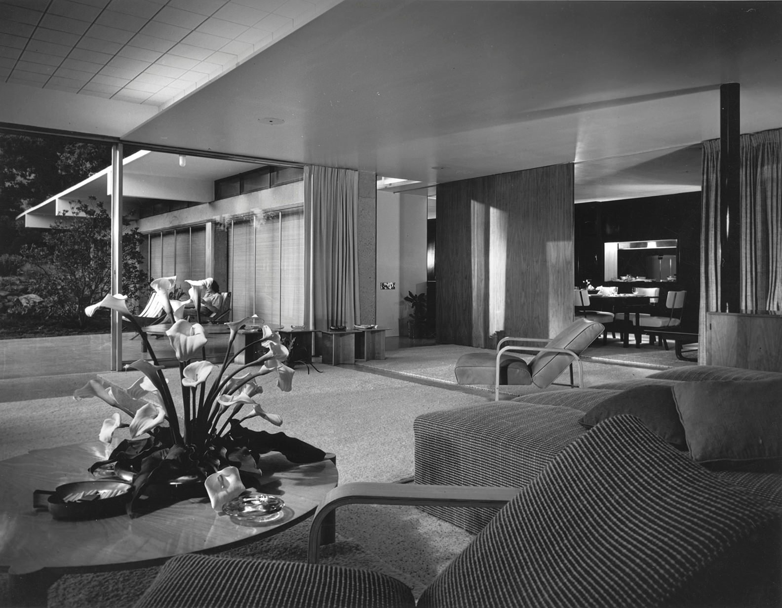 salon Casa en Montecido california diseñada por Richard Neutra
