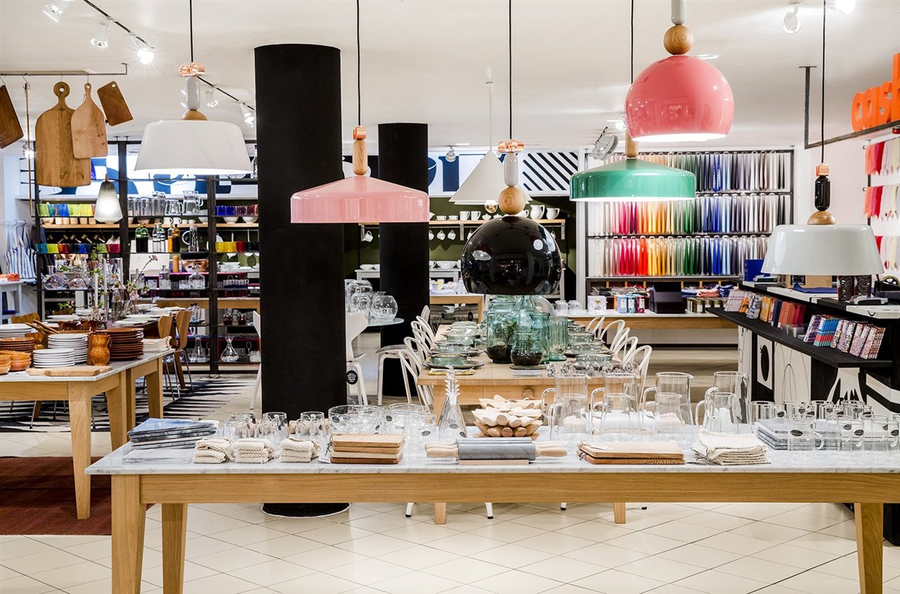 En 1973 fundó la cadena The Conran Shop para continuar llevando el diseño moderno al gran público, tras la creación de la cadena Habitat en 1964.