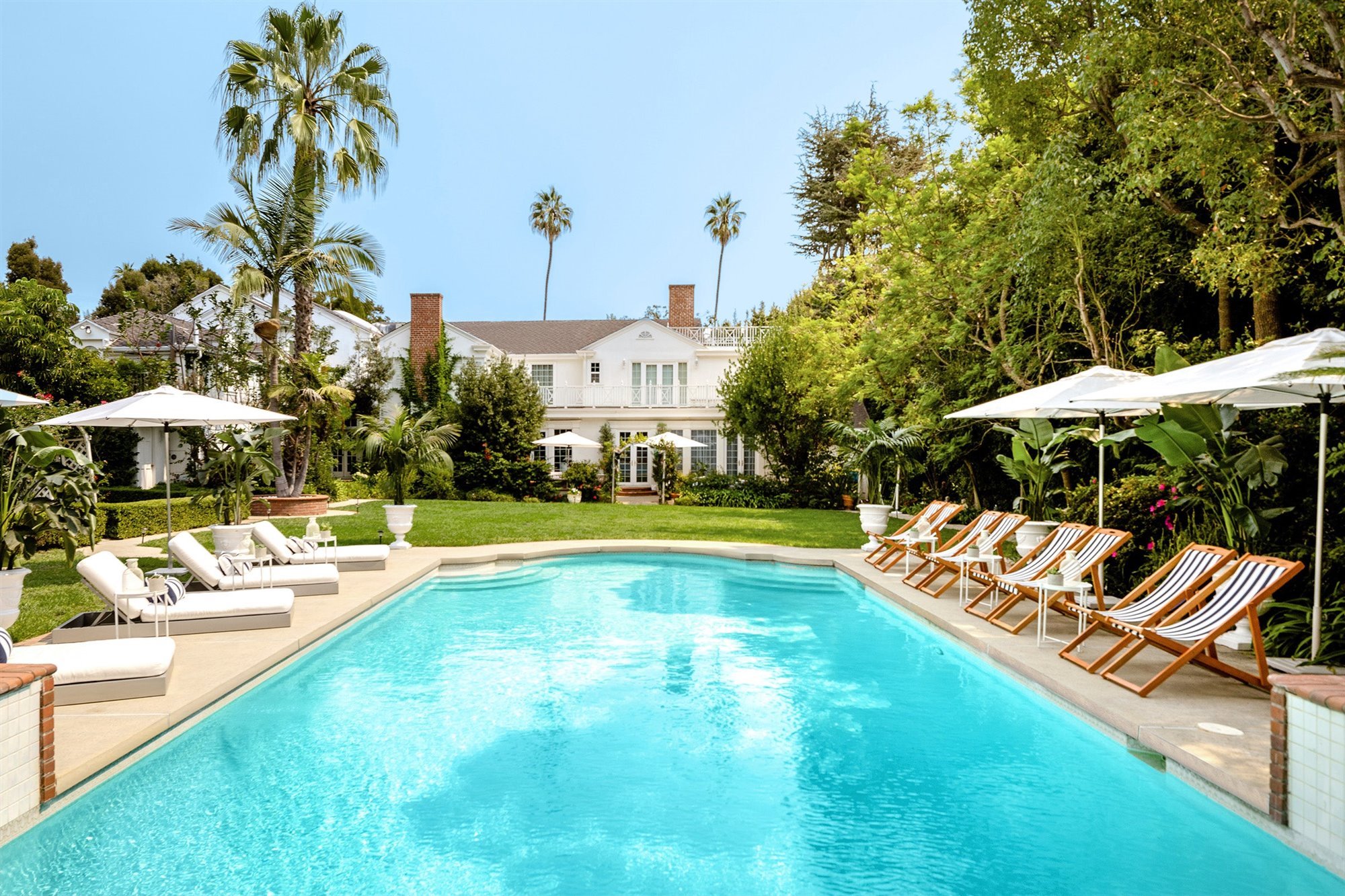 Piscina de la mansion del principe de Bel Air will smith