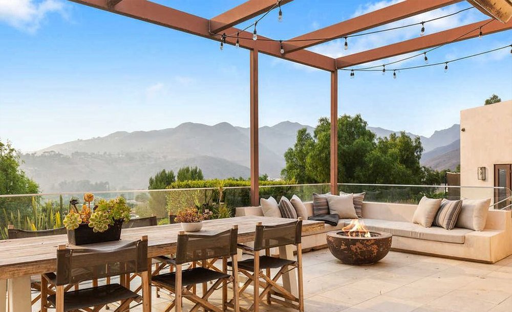 Casa en Malibu de Chris Hemsworth y Elsa Pataky porche con terraza