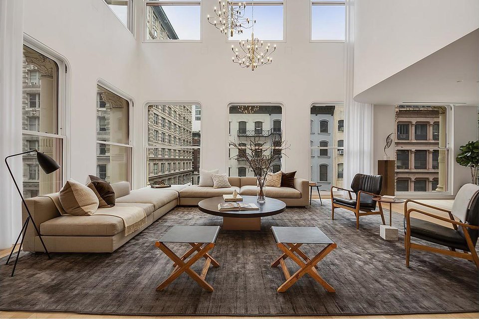 Además de tener unos interiores espectaculares, se ha equipado con muebles de diseño de inspiración danesa. 