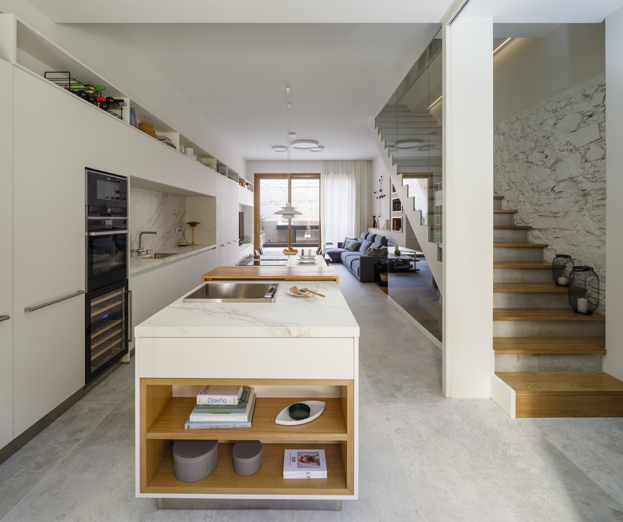 Cocina en isla de un atico en barcelona