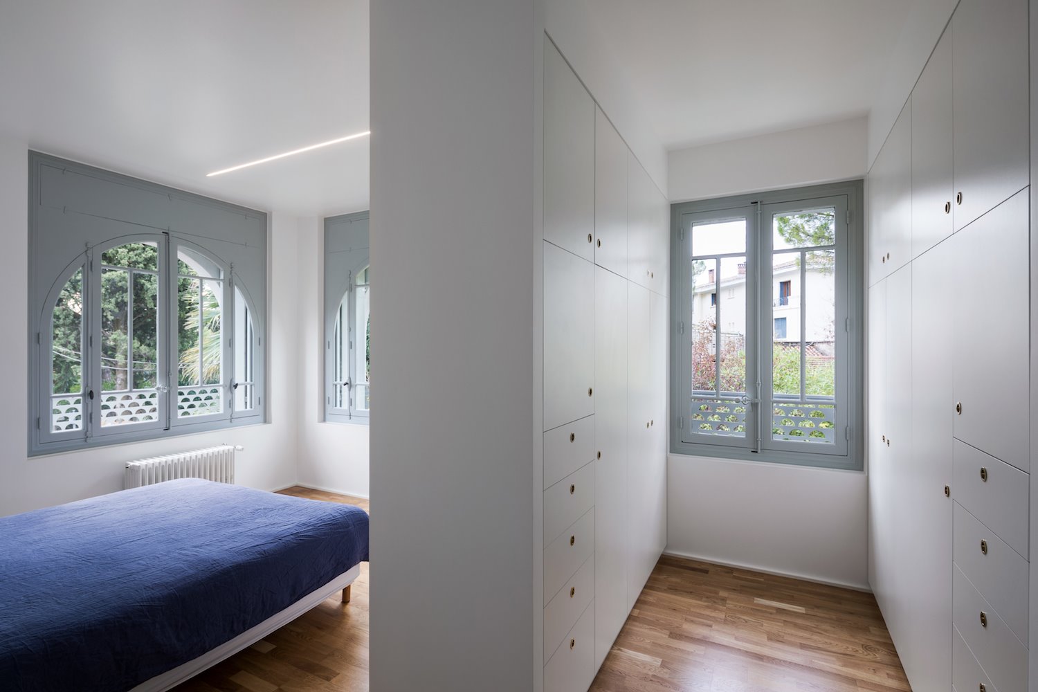 Dormitorio con vestidor