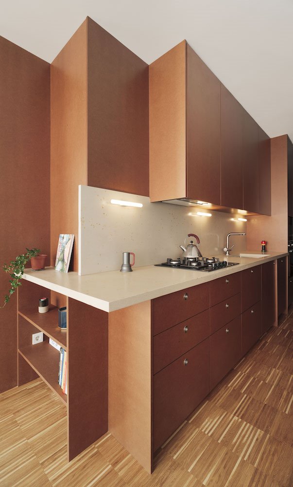 Piso en Barcelona conCocina con muebles a medida y encimera de terrazo