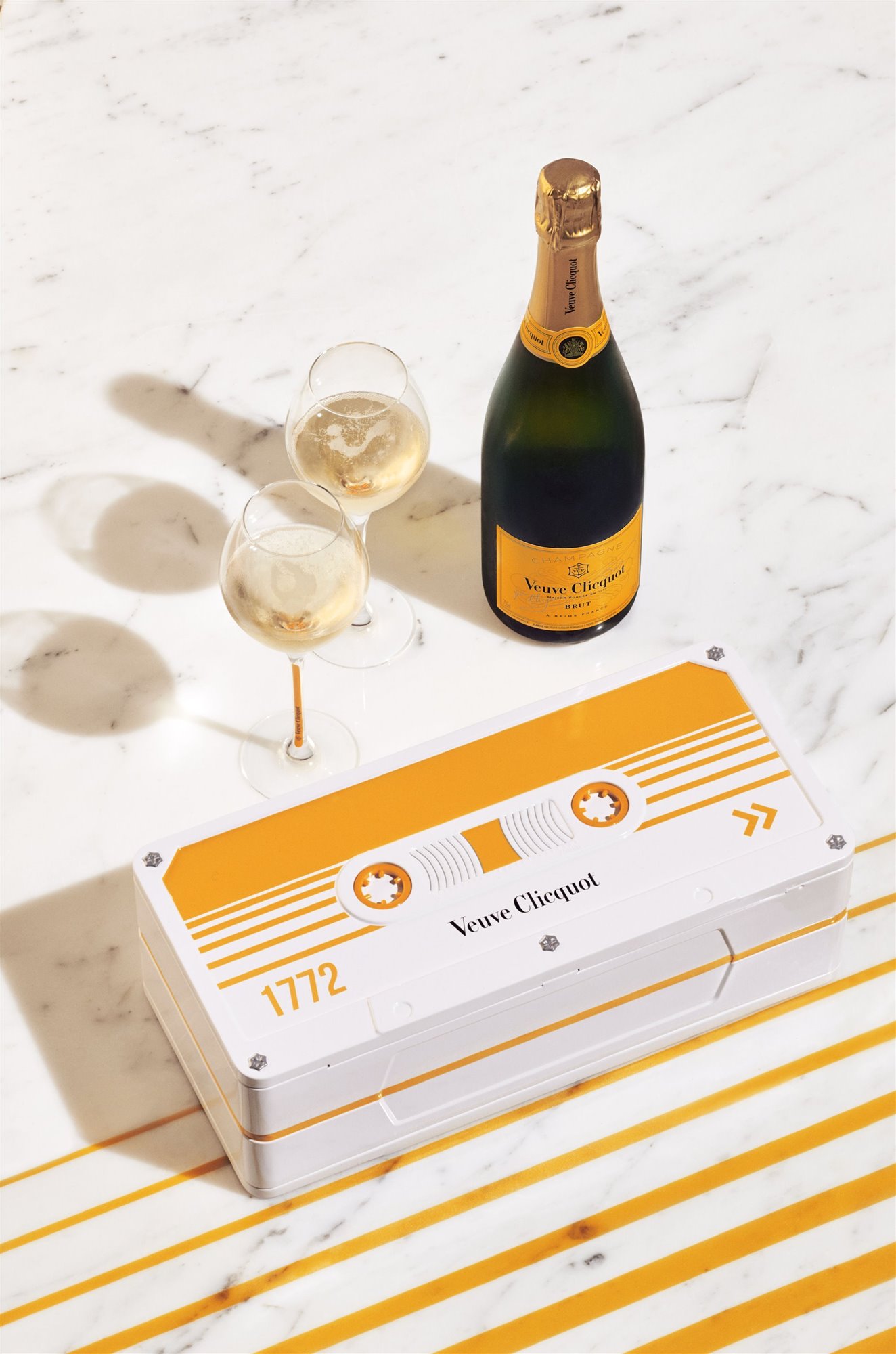 Veuve Clicquot Edición Limitada Tape - Botella + copas 2