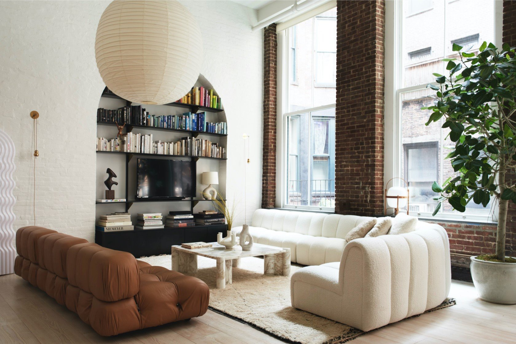 casa Soho Elsa Hosk salon con sofa