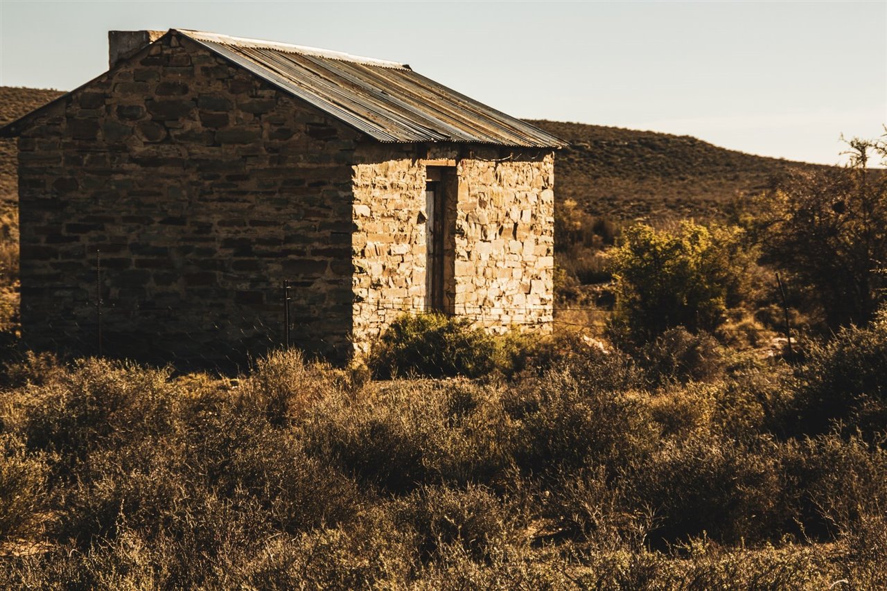 ¿Quién no ha experimentado alguna vez el placer de entrar, en pleno verano, en una antigua casa de piedra?