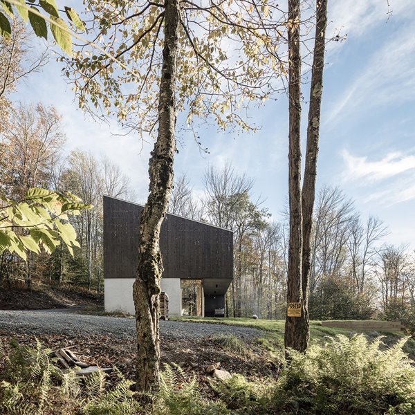 Casa en los catskills de nueva york bosque  fachada madera
