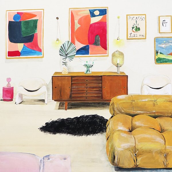 Cuadro con sofa amarillo y mueble midcentury obra de la japonesa Miki Matsuyama