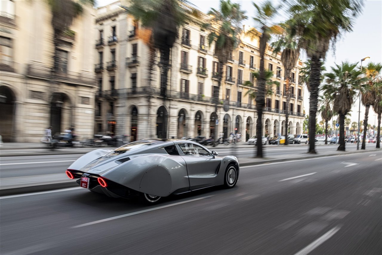 "Con el diseño deportivo y elegante del Carmen, hemos traducido con éxito el ADN de la marca Hispano Suiza en un coche hiperlujo moderno", Francesc Arenas, Director de diseño de Hispano Suiza.