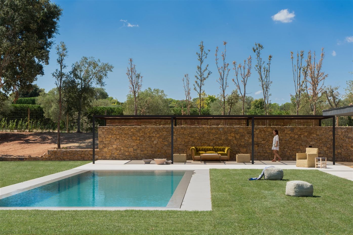 Piscina con porches
