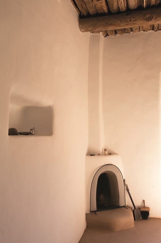casa georgia okeeffe chimenea
