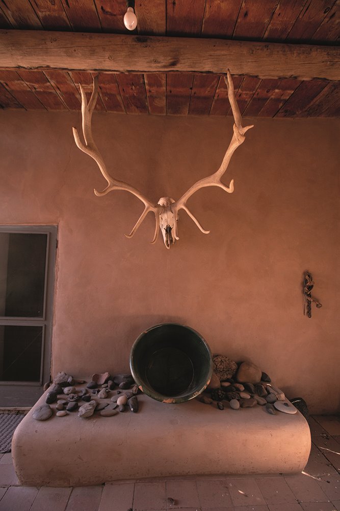 casa georgia okeeffe patio con decoración