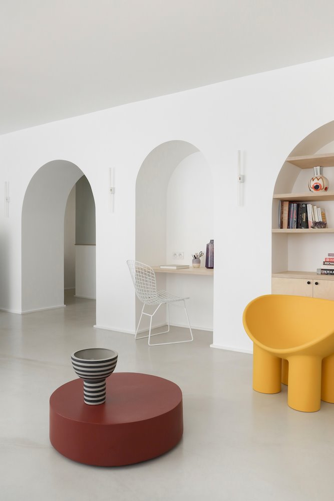 Piso en paris con arcos en las paredes para hacer una zona de trabajo