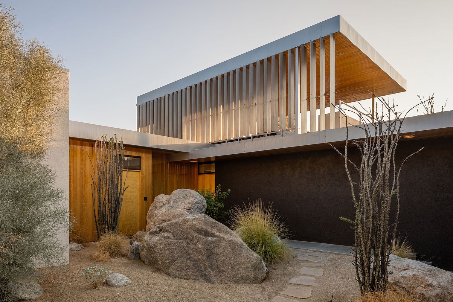 Casa Kaufmann de Richard Neutra en Palm Springs fachada con arboles