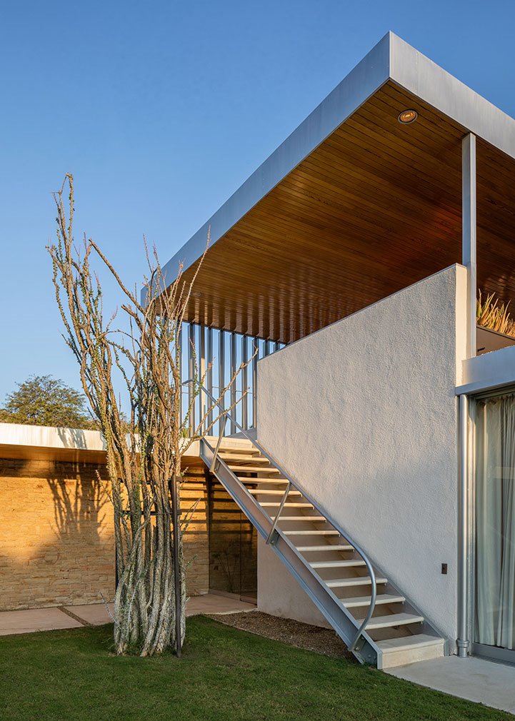 Casa Kaufmann de Richard Neutra en Palm Springs fachada con escalera
