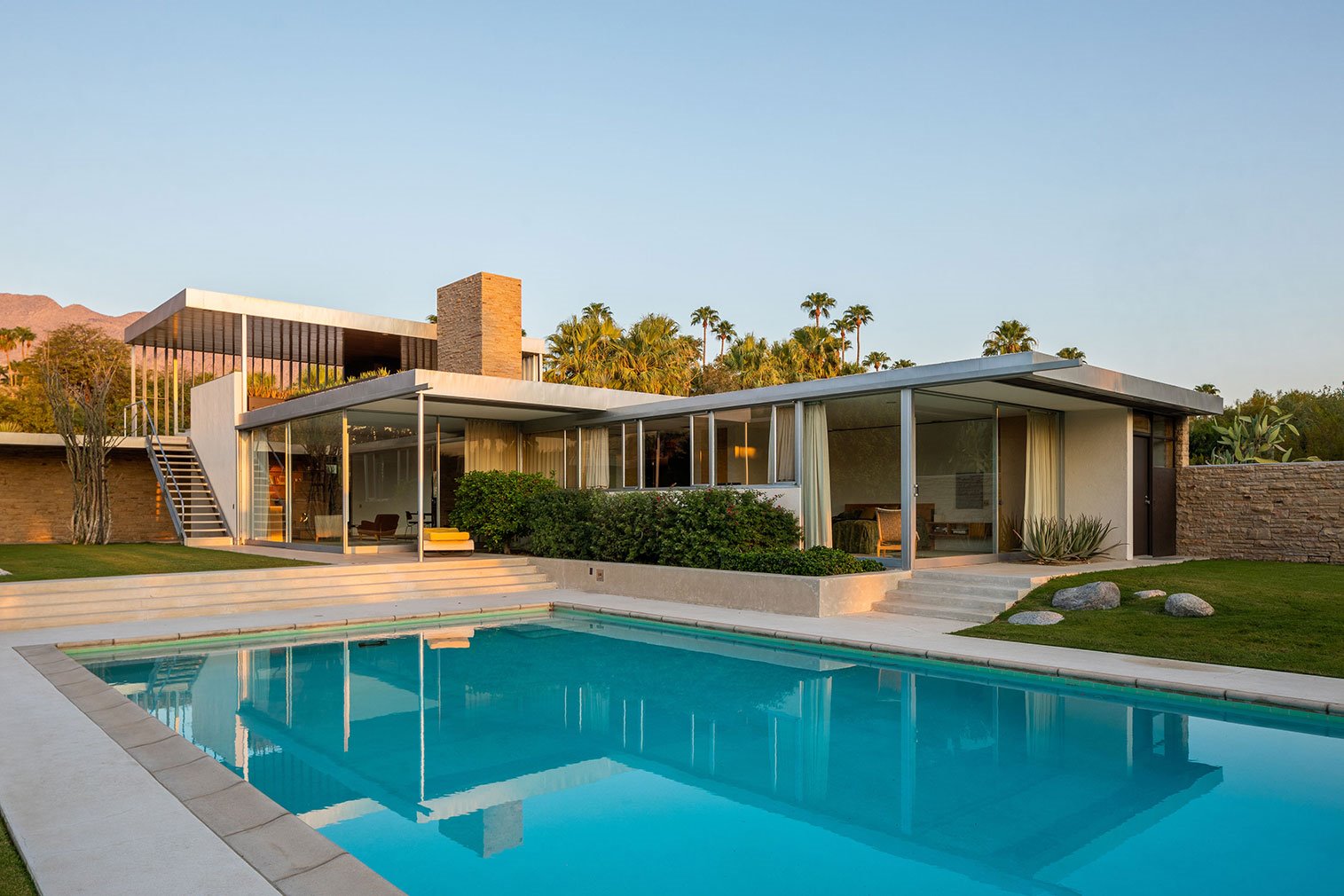 Casa Kaufmann de Richard Neutra en Palm Springs fachada con piscina