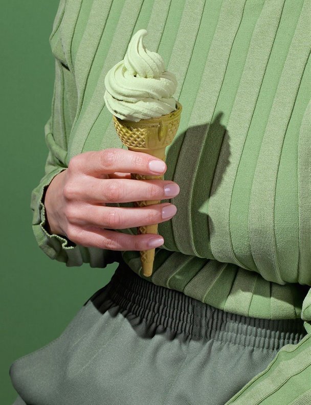 'Wardrobe Snacks' es la serie de fotografías que linka la comida con la ropa