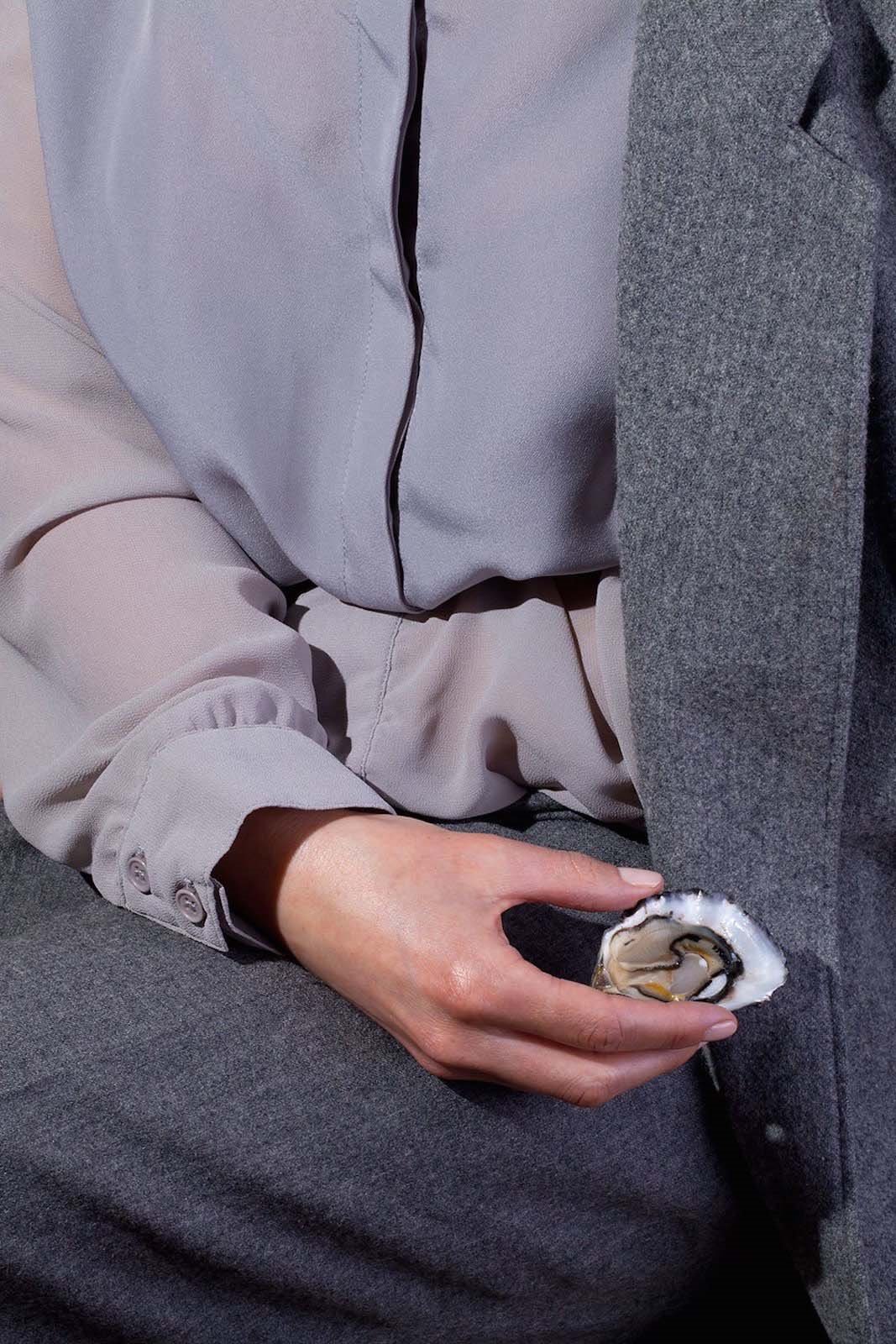 Wardrobe Snacks foto kelsey-mcclellan ostra gris