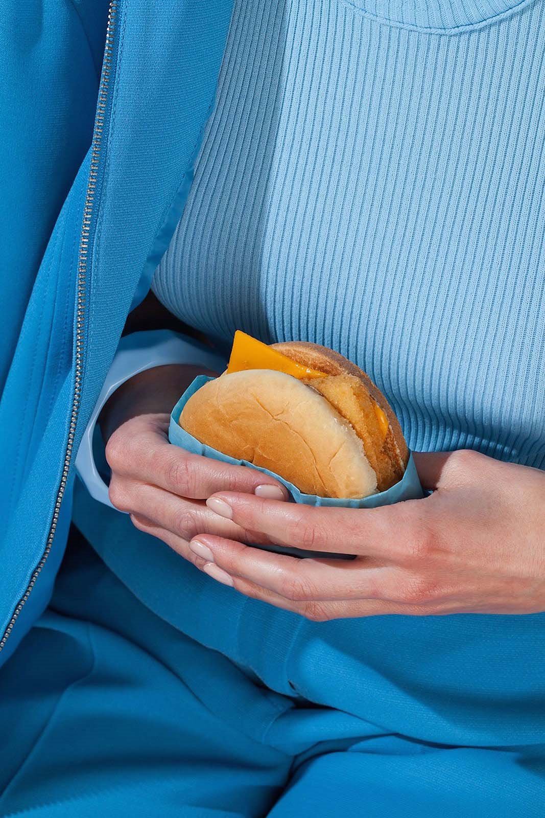 Wardrobe Snacks foto kelsey-mcclellan sandwich azul