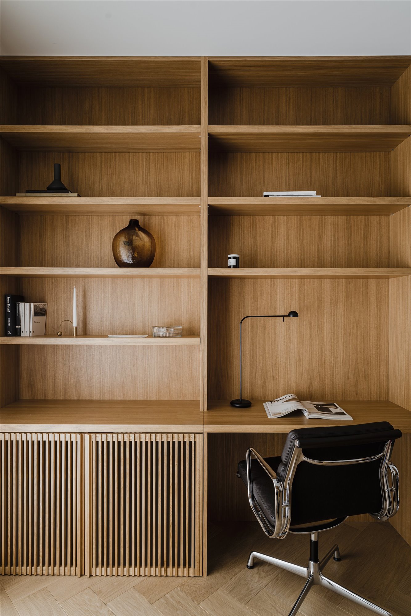 Estudio despacho con muebles de madera hechos a medida