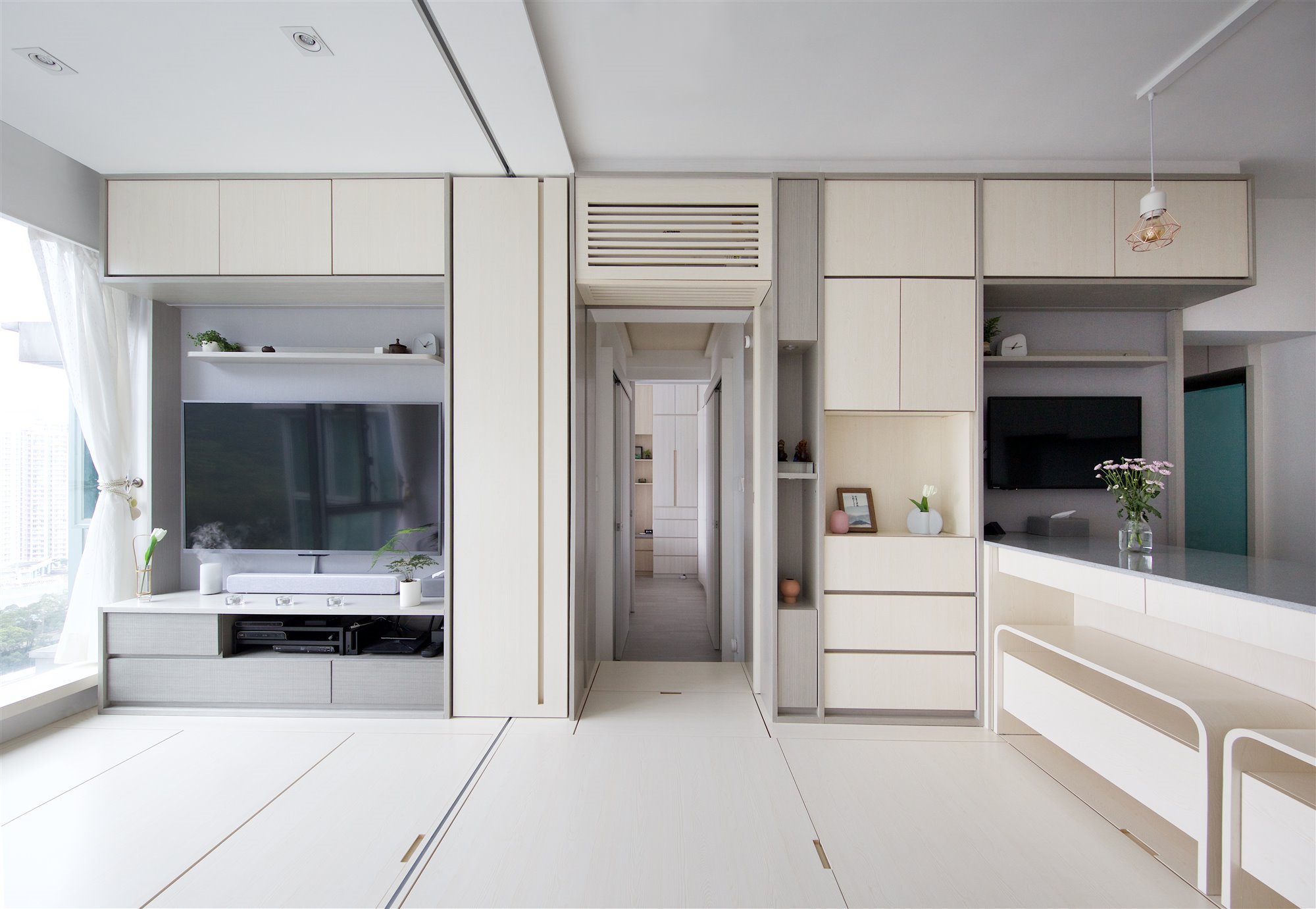 Piso en Hong Kong con mucho espacio para almacenaje cajones y puertas secretas