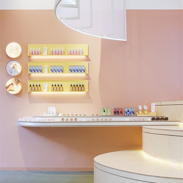 El nuevo espacio de Freshly Cosmetics en Madrid es un oasis millenial