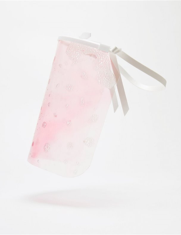 Estas mascarillas de plástico biodegradable se fabrican con residuos de alimentos