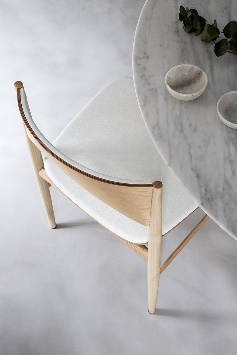 Piso Donosti Blanco Beige silla mesa cenital