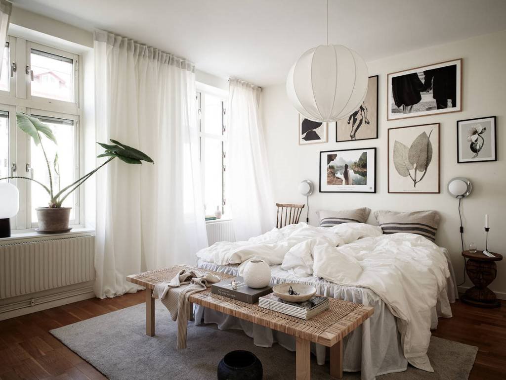 dormitorio con banco los pies de la cama