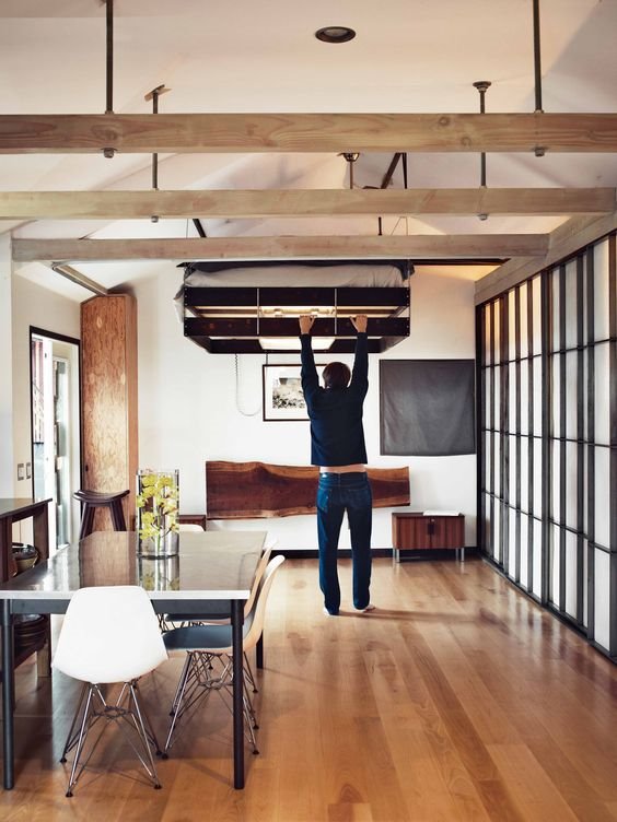 Casa pequeña con cama en el techo del actor de mad men Vincent Kartheiser
