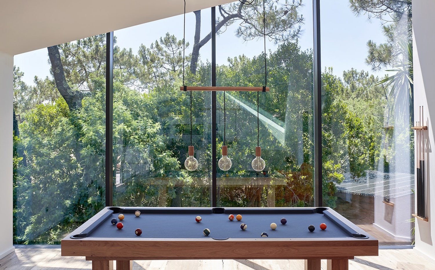 Casa de vacaciones en mitad del bosque con billar