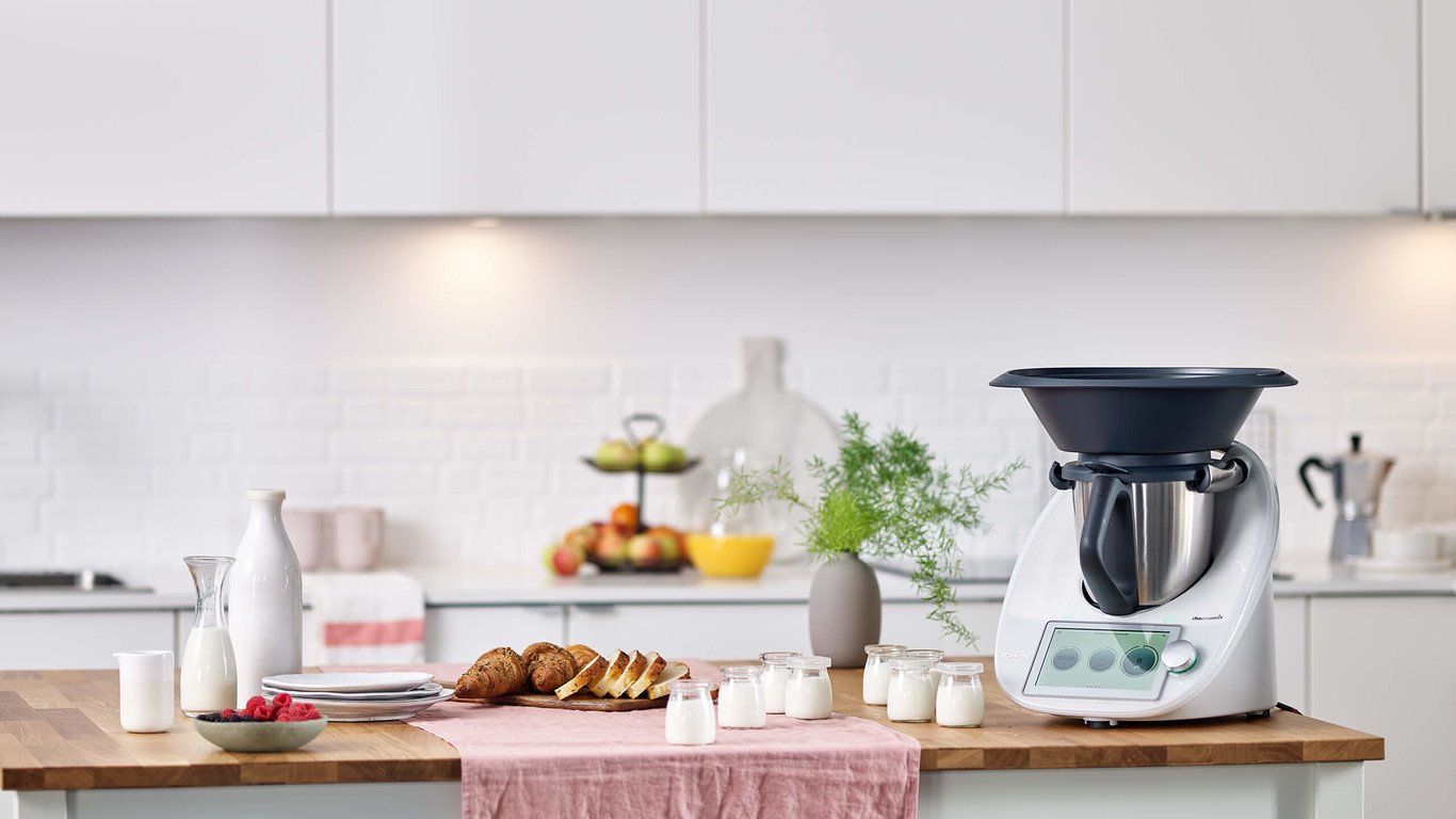 Cocina con encimera de madera con Thermomix TM6