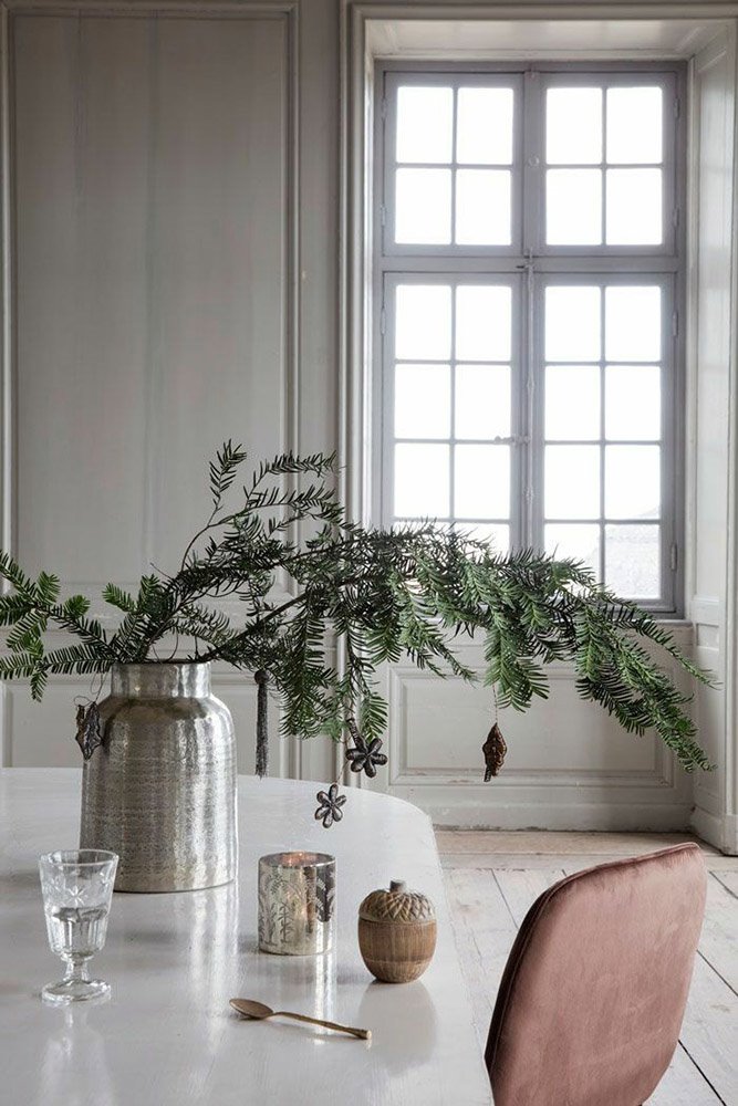 Es un momento para compartir horas de creatividad y manualidades en familia y crear un escenario navideño aprovechando materiales ya usados o de bajo impacto ambiental.