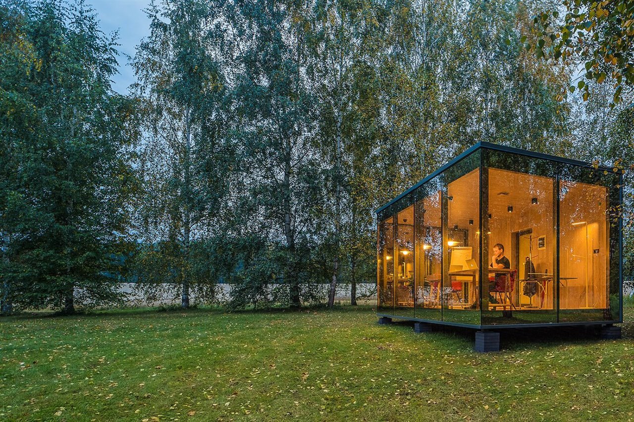 ÖÖD Home Office está pensada para proporcionar un espacio de trabajo anexo a la casa donde poder concentrarse.